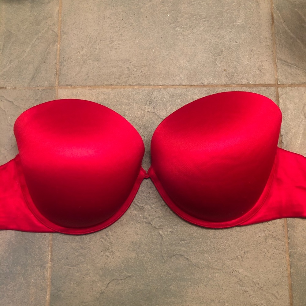 Victoria’s Secret ❤️ Red strapless bra